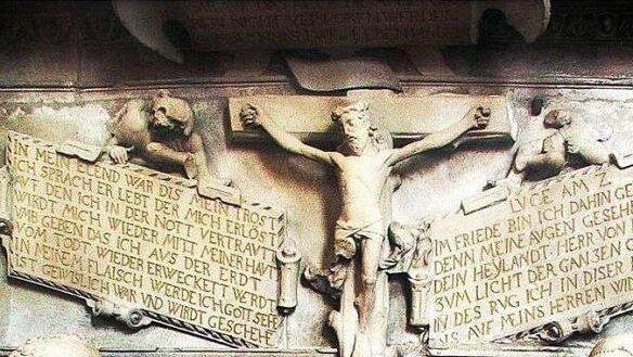 Das Epitaph Wilhelms von Wiesenthau, der seinen Amtssitz in Forchheim hatte, und seiner Ehefrau Anna. Das Epitaph schmückt die Pfarrkirche St. Bartholomäus Kirchehrenbach.  Foto: Reinhold Glas