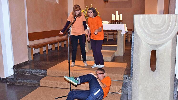 In der Christuskirche zeigte das Bamberger Instant Theater ein Improvisationstheater unter dem Titel "verFlucht! Wo bin ich?"