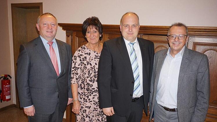 CSU Burkardroth Bürgermeister-Nominierung beim CSU Ortsverband Burkardroth. Das Bild  zeigt von links: Landrat Thomas Bold, die stellvertretende  Ortsvorsitzende Silvia Metz, Daniel Wehner und der stellvertretend  Ortsvorsitzende Emil Müller. Foto: Marion Eckert