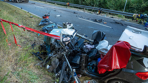 Unfall mit Lkw im Kreis Forchheim: Frau (24) lebensbedrohlich verletzt