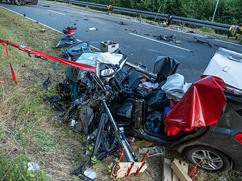 Unfall mit Lkw im Kreis Forchheim: Frau (24) lebensbedrohlich verletzt