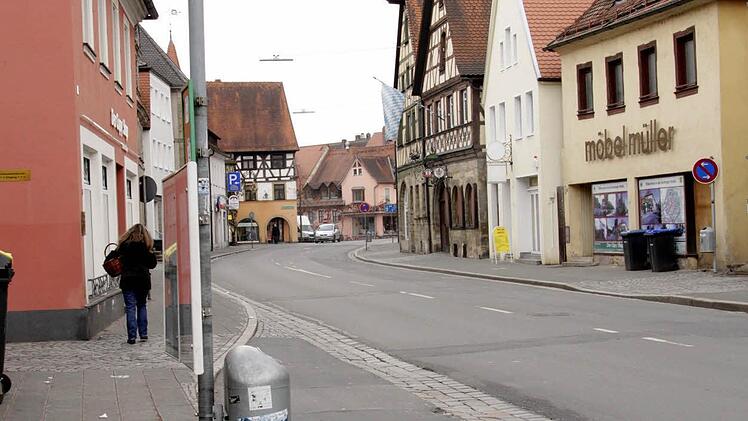 Kaum Menschen, aber eine Haltestelle.