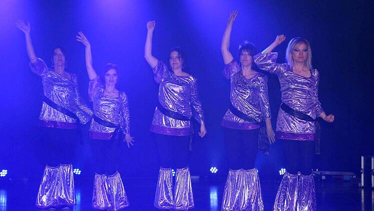 Die TSG Ebensfeld bei ihrem Auftritt in der Michelauer Mainfeldhalle im Rahmen der Tanzgala "Tanz und Licht" im März 2014 Foto: Klaus Gagel