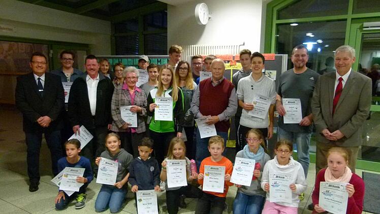 Die geehrten Einzelortsmeister bilden eine große Zahl und kommen aus allen Altersklassen.Foto: Lothar Weidner