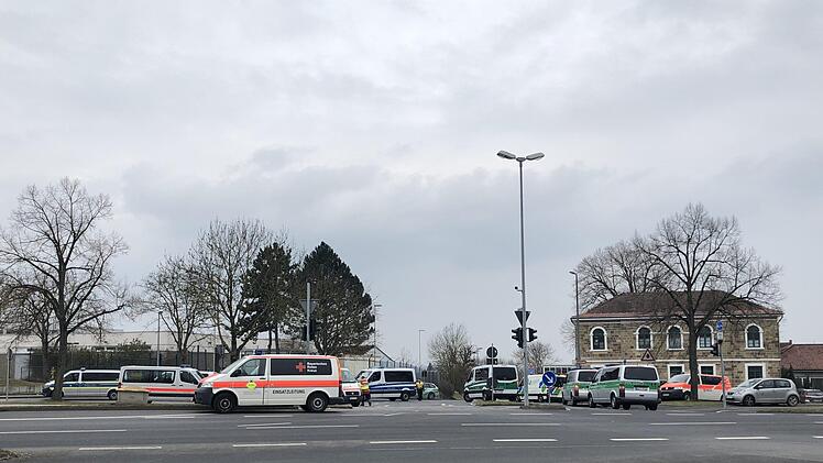 Chemie-Alarm in Schweinfurt: Die Polizei räumt dort aktuell mehrere Wohnungen. Foto: NEWS5 / Merzbach
