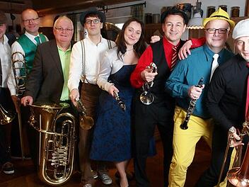 Acht Herzensblecher geben am Samstag, 14. April, ab 20 Uhr ein Konzert in der Nüdlinger Lebenshilfe. Für das Publikum heißt es dann "Franken - dodal global!". Harald Bayer