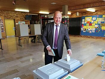 Bereits um 8.30 Uhr gab Holger Dremel seine Stimme in Scheßlitz ab. Foto: privat
