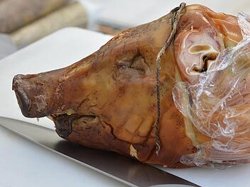 Schlachtabfälle eines Wildschweins gefunden: Polizei sucht Zeugen