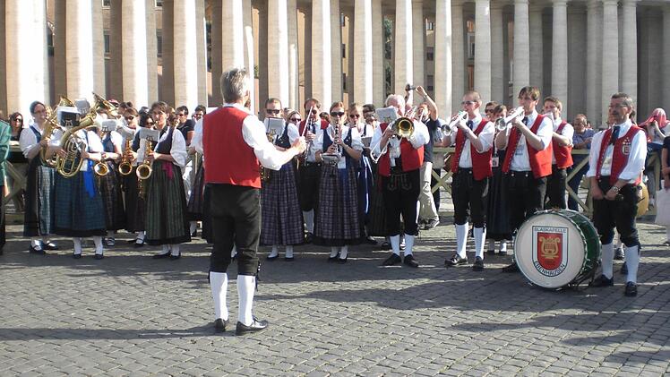 Die Blaskapelle Ebenhausen in Rom.