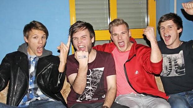 Schrien sich die Freude aus dem Leib: Die Musiker der Gewinnerband "Angiz" aus Kronach mit (von links) Lukas Stumpf, Andre Deuerling, Mario Brozek und Thomas Feilner.