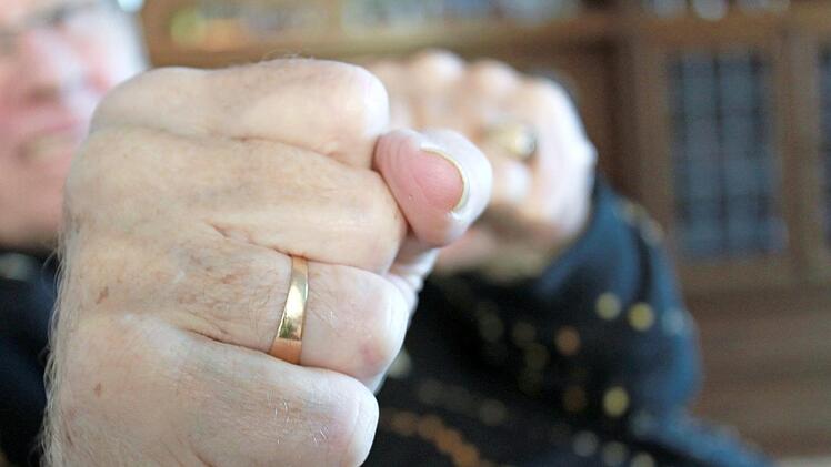 Ein damals 88-Jähriger traktierte seinen zwei Jahre älteren Zimmerkollegen so sehr, dass der an den Folgen starb. Symbolfoto: Anette Schreiber