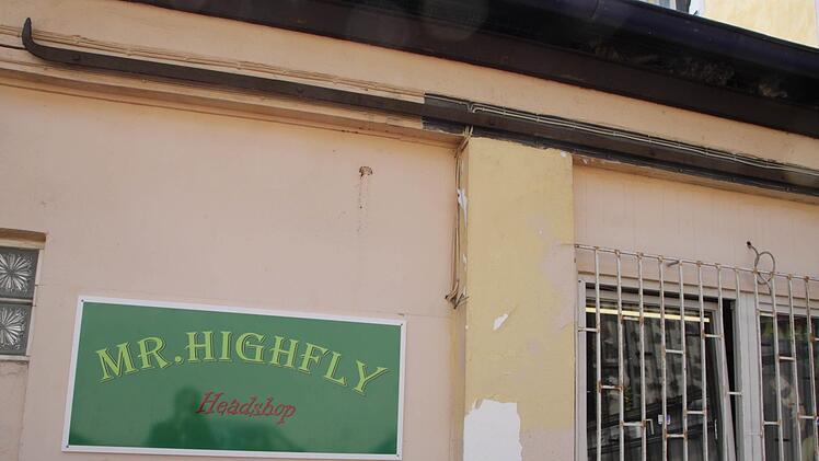 Der Headshop in der Bamberger Straße in Forchheim, in dem die zwei Angeklagten die Kräutermischungen verkauft haben, ist mittlerweile geschlossen. Foto: Ekkehard Roepert/Archiv