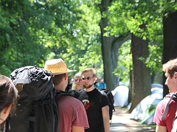 Mit ihren Freunden besuchte Martina S. das Musikfestival Rock im Park 2019 in Nürnberg. Acht von ihnen hatten daraufhin gesundheitliche Probleme, vermutlich wegen des Eichenprozessionsspinner-Befalls auf dem Gelände. Symbolfoto: Tobias Utz