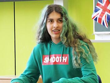Bahar Taheri Mirghaeid wird als Beste im Englisch-Vorlesewettbewerb der 8. Jahrgangsstufe der Mittelschulen den Landkreis Kulmbach beim Bezirkswettbewerb im Mai in Bayreuth vertreten. Foto: Klaus Klaschka