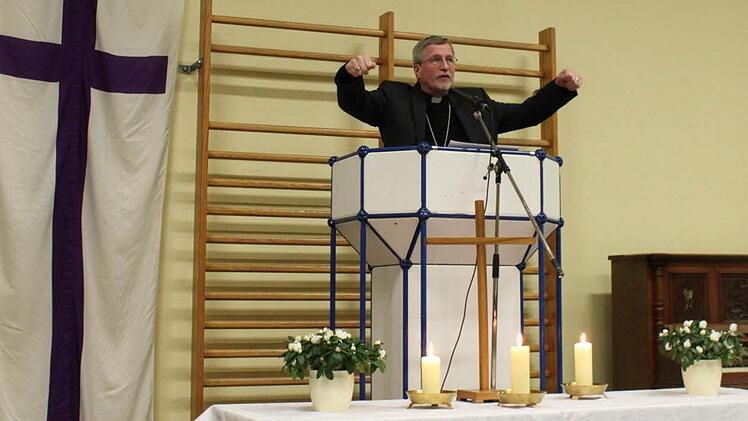 Regionalbischof Christian Schmidt referiert bei der Bibelwoche in Prichsenstadt. Foto: Nathalie Zapf