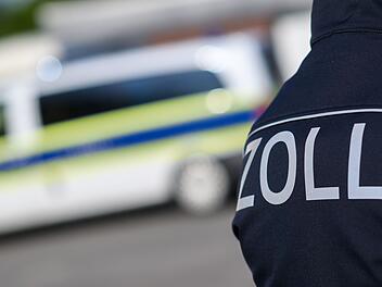 In Zug von Franken nach Tschechien: Mann versteckt 40.000 Euro-Schmuck in Unterhose und Gepäck