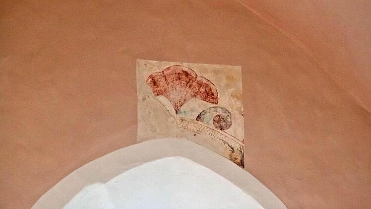 Reste historischer Bemalung wurden bei der Restaurierung der Christuskirche behutsam freigelegt.