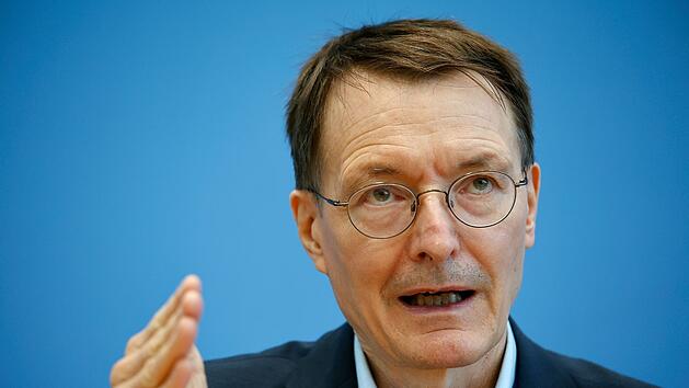 Bundesgesundheitsminister Karl Lauterbach will die Beiträge der Krankenkassen erhöhen.