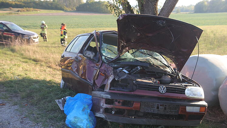19-J&auml;hriger prallt mit Golf gegen Baum &ndash; Rettungshubschrauber im Einsatz