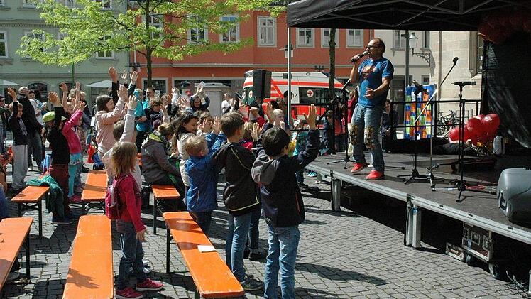 Der "Biber" motivierte sein Publikum zum Mitmachen. Foto: Edwin Meißinger