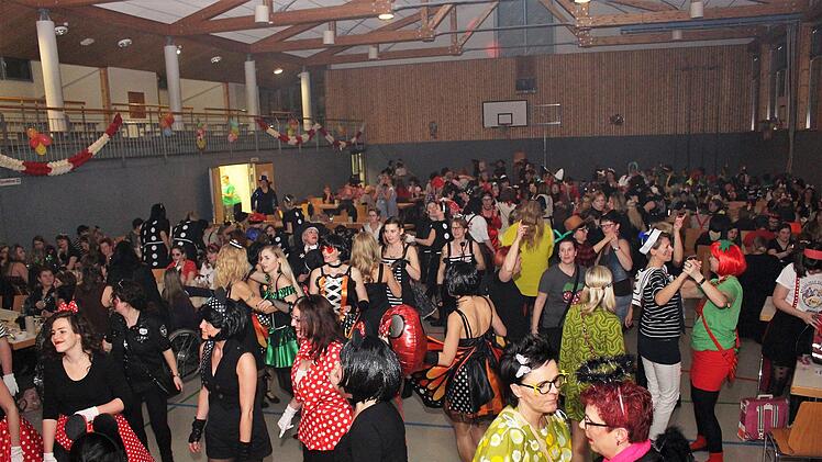 Beim Weiberfasching in Wachenroth ging's rund.  Foto: Evi Seeger