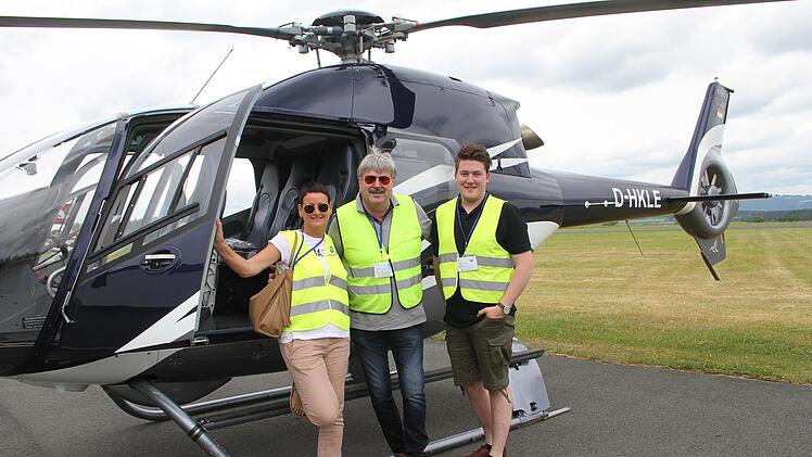 Susann Quest mit Norbert und Max Fleuren. Der 23jährige Max ist der Pilot. Er konnte schon fliegen, noch ehe er den Autoführerschein hatte