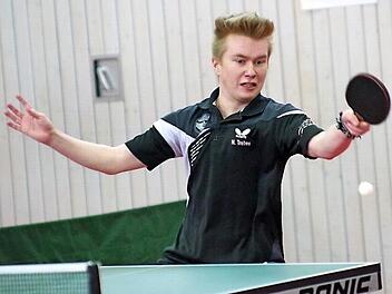 Beim 8:8 gegen den SV Berg gewann der Neufanger Nico Trebes (Bild) seine beiden Einzel sowie das Doppel zusammen mit Bastian Kolb.  Foto: Hans Franz, Archiv
