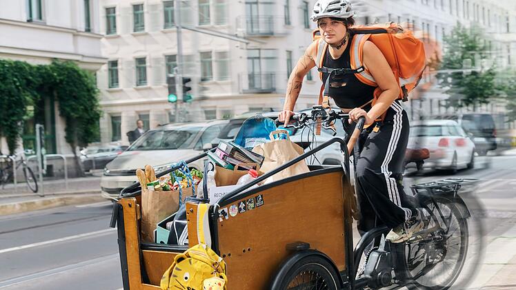 Luisa und ihre Familie sind auf staatliche Hilfe angewiesen. Zwischendurch arbeitet sie auf dem Fahrrad, um finanziell &uuml;ber die Runden zu kommen.