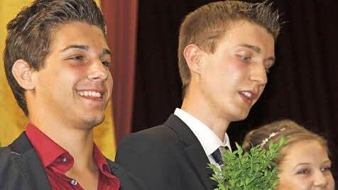 Verglichen das Gymnasium mit einem Fernsehsender: Die drei Abiturienten (von links) Sebastian Prehmus, Frank Wittmann und Sina Leikeim.