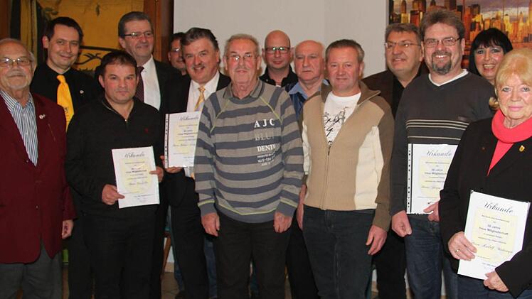 Treue Mitglieder zeichnete der TSV Stadtsteinach aus. Foto: Sonny Adam