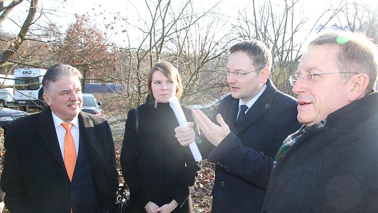 Von links: Landrat Söllner, MdB Emmi Zeulner, Minister Hans Reichhart, OB Henry Schramm. Foto: Jürgen Gärtner