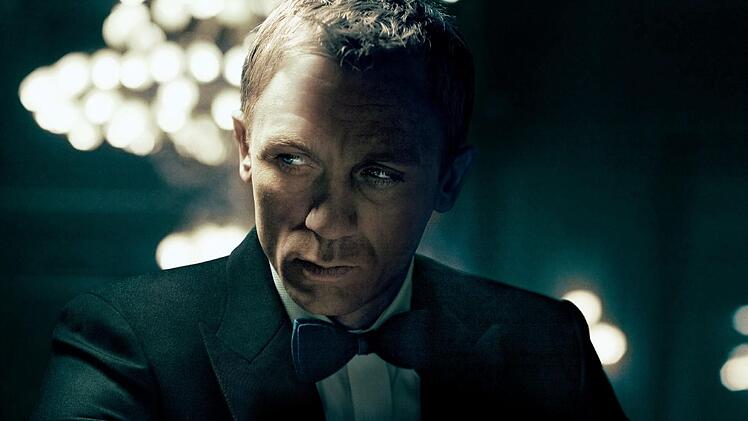 Gerade erst hat er den Doppel-Null-Status erhalten und somit die Lizenz zum T&ouml;ten: James Bond (Daniel Craig) wei&szlig; dieses Privileg fr&uuml;hzeitig zu nutzen.