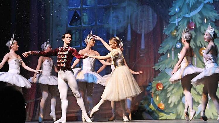 Der Nussknacker, ein romantisches Weihnachtsmärchen, verzauberte die Besucher in der Stadthalle.  Fotos: Gerda Völk