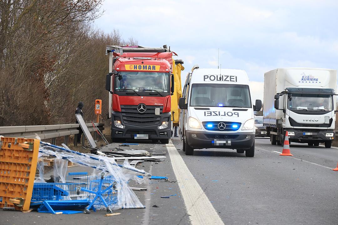 Unfall auf A70 im Landkreis Bamberg mit zwei Sattelzügen