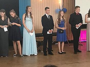 Die besten Schüler erhielten ein Geschenk der Stadt Herzogenaurach. Foto: Michael Busch