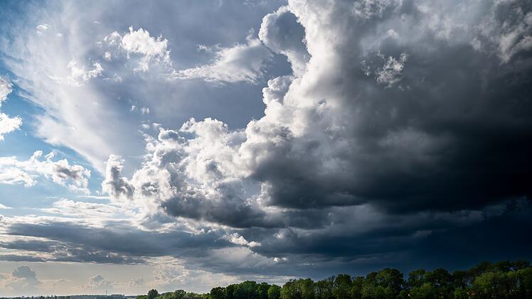 Die Frage, in welcher Region und in welcher Intensität Wolken "abregnen", wird immer öfter auch zum Konfliktfall.