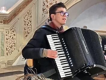 Nils Bauer hat ein Benefizkonzert gegeben.