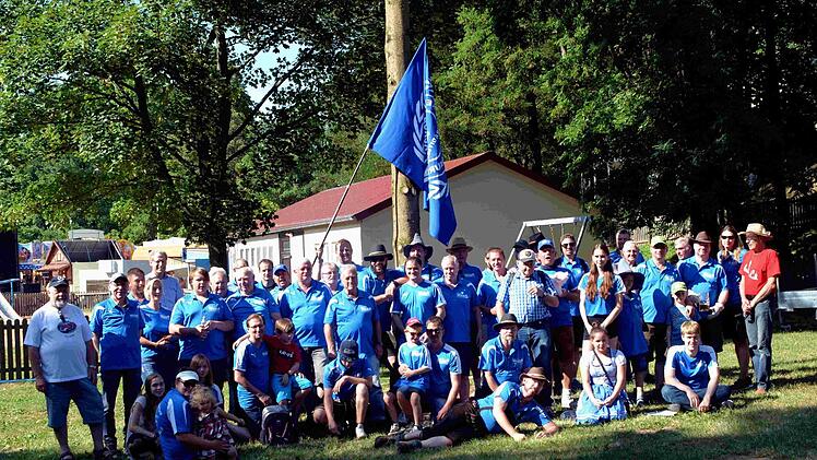 Dioe Kirchweiholdies und -burschen nach verrichteter Arbeit  Fotos: Richard Sänger