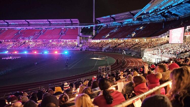Auch beim Weihnachtssingen im Nürnberger Stadion am Sonntagabend war der Liederkranz dabei. Foto: News 5, Grundmann