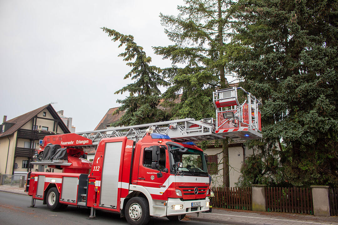Mehrere zentimeterdicke Hagelkörner gehen in Franken nieder