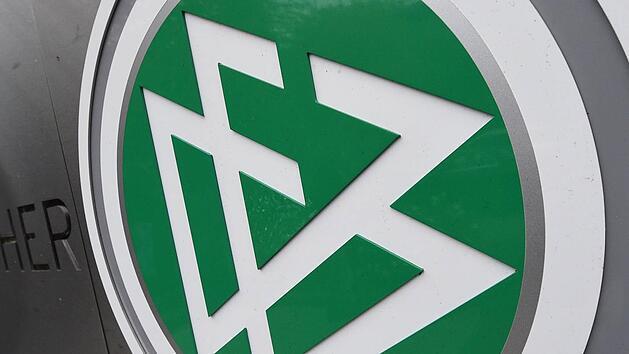 Kurioser Einsatz im Landkreis Ansbach. Ein Zeuge meldete eine Flagge mit diesen Zeichen als wom&ouml;glich "verboten". Foto: Boris Roessler/dpa