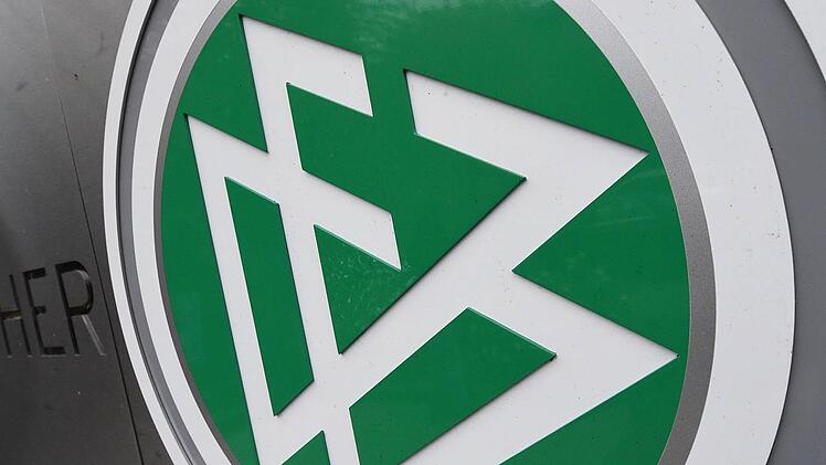 Kurioser Einsatz im Landkreis Ansbach. Ein Zeuge meldete eine Flagge mit diesen Zeichen als womöglich "verboten". Foto: Boris Roessler/dpa