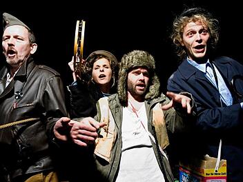 Seit zehn Jahren gibt es das WildWuchs-Theater, hier eine Szene aus "Das weltberühmte Wohnschlafzimmer". Foto: Denis Meyer
