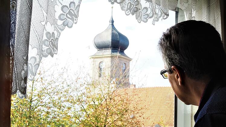 Das Haus von Rainhard und Cornelia Kramer ist nur wenige Meter von der Trinitatiskirche entfernt.
