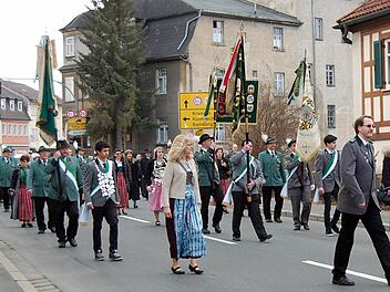 Der Umzug führte die Schützen von den Innenstadt zum Schützenhaus. Fotos: Andreas Welz