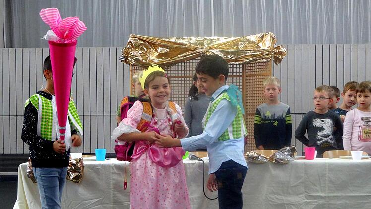 Mit einem Theaterstück der Zweitklässler wurden die 40 ABC-Schützen an der Grund- und Mittelschule Pressig in der Schulfamilie begrüßt.Foto: K.- H. Hofmann