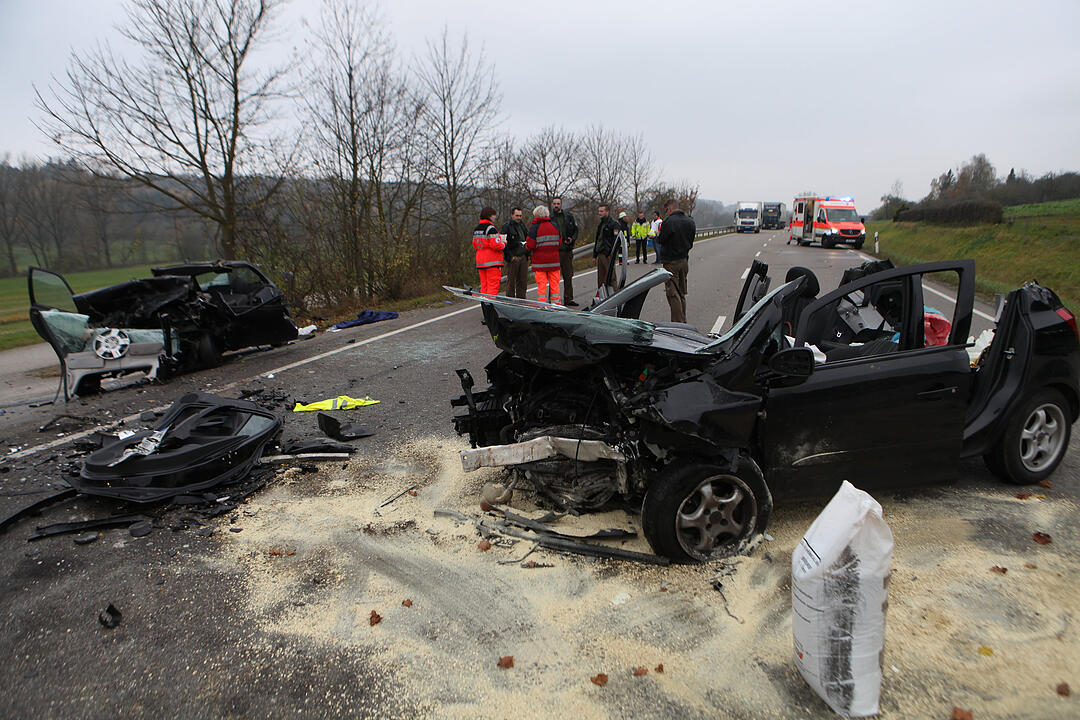 Ansbach: Frontalcrash - zwei Schwerverletzte