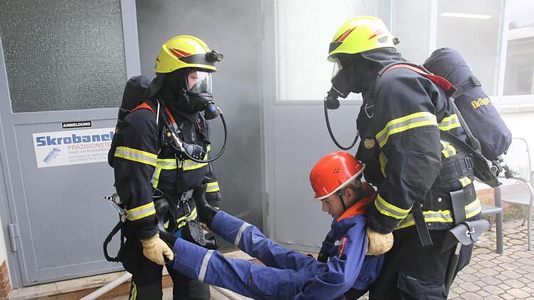 Großübung auf dem Gelände der Firma Srobanek Foto: Michael Stelzner
