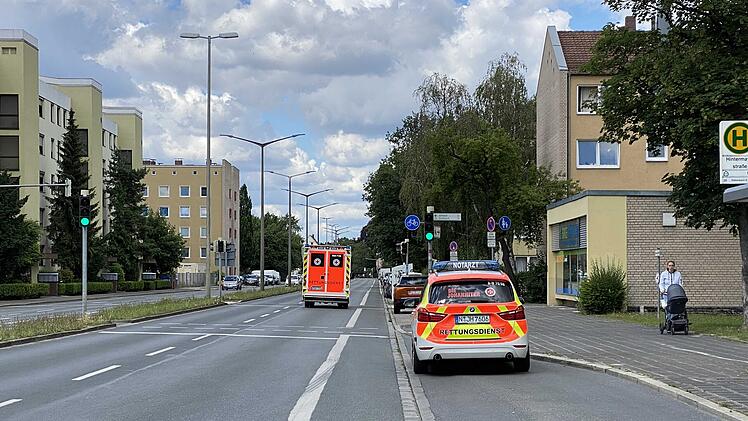 SUV und Motorrad miteinander kollidiert