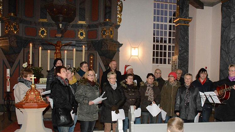 Die "Concordia" erfreute in der Kirche die Besucher mit ihrem weihnachtlichen Gesang. Foto: Schmidt
